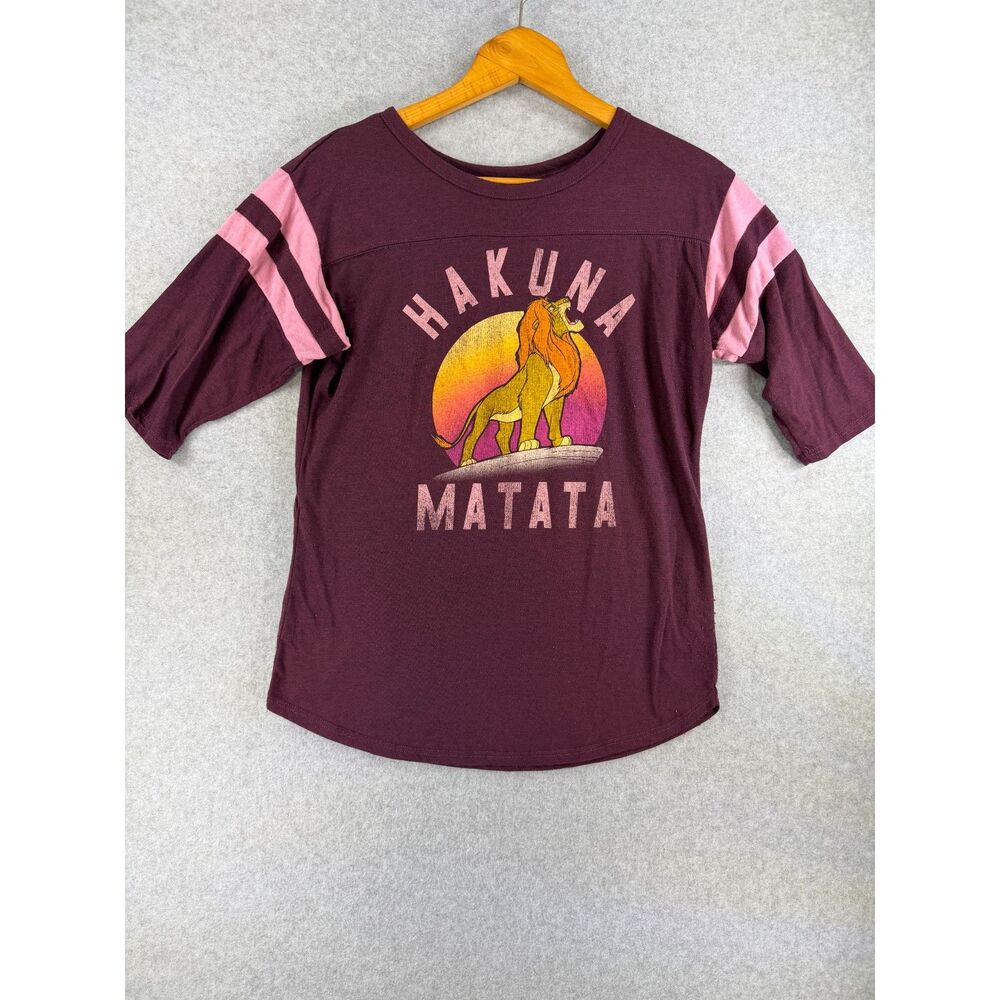 Disney Lion King Hakuna Matata Women’s L Burgundy Pink Football Tee 3572
